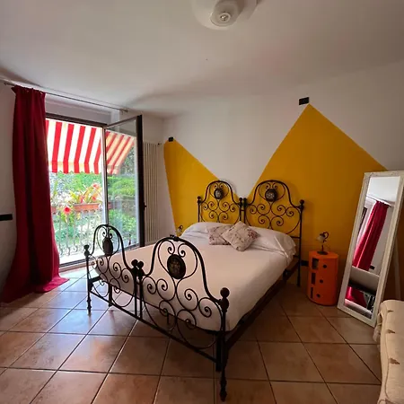 The Tower Of The Old King Bed and Breakfast Desenzano del Garda Esterno foto